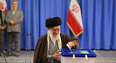 رهبر انقلاب: هر کسی ایران را دوست دارد در انتخابات شرکت کند